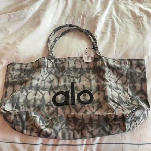 ALO Yoga | Bags | Alo Yoga Tote Brand New Never Been Used  display picture 3